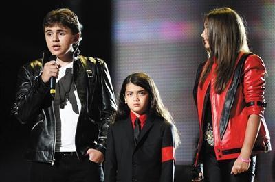 传奇续写，也放大了“身边人”人性的隐秘