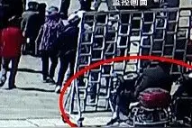 奇葩！昆明碧鸡广场大爹大妈跳广场舞的音响被偷了！小偷居然说...图片