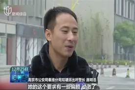 环卫工绊到宠物狗，狗主人竟提出荒唐理由：给狗鞠躬道歉！视频封面