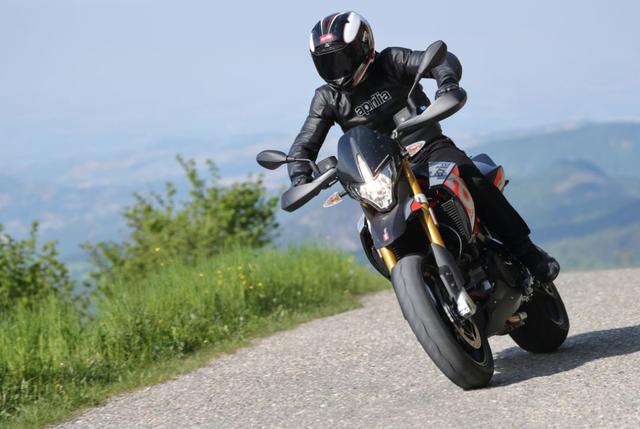 新一代劲爆滑胎！Aprilia Dorsoduro 900