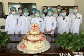 如你所愿｜三层蛋糕送给山大二院泌尿外科，好利来帮马清华如愿图片