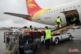 湖北恩施机场恢复国内航班图片
