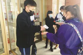记者直击：高三学生复课第一天图片