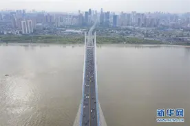 武汉长江二桥车流如织图片