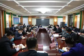 芝罘区连夜召开会议部署整改《问政烟台》反映问题 区长杨波进行部署图片
