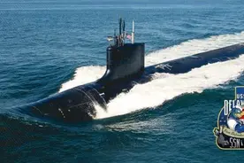 史上首次！美军最新攻击核潜艇为躲避疫情在水中举行服役仪式图片