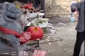大衣哥快手回应被踹门：即使喧闹，也不离开朱楼村图片
