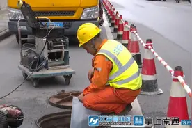 不用再“开膛破肚”崇川排水管道修复有了新技术图片