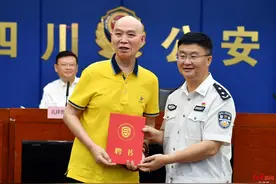 200元送李伯清签名，300元送私人写真？李伯伯：假打，别转账图片