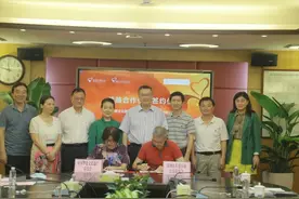 中国华夏文化遗产基金会与深圳关爱基金会“牵手”加强“文化+公益”“艺术+扶贫”合作图片