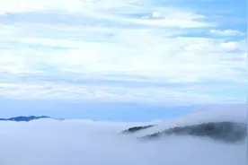 航拍机穿透磐安“悬崖村”云层 绝美“天空之镜”让我屏住了呼吸图片