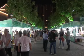 56秒丨这个夜市文化味浓！记者探访印象济南·泉世界，现场体验当“手艺人”图片