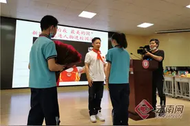 奥运冠军郭伟阳走进昆明市中华小学图片