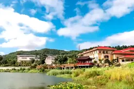 齐鲁校训丨鲁东大学：厚德 博学 日新 笃行图片