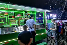 青岛啤酒：走，我们摆摊卖“快乐”去百万社区大酬宾升级 移动酒吧驶进各地夜市图片