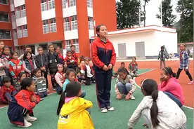 国社@四川｜想要成为一缕阳光的彝族女孩图片