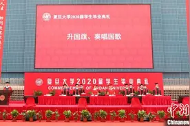 张文宏寄语毕业生：充满不确定性的世界是最好的舞台图片