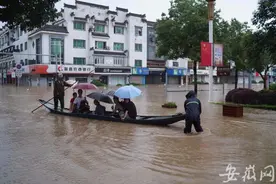 受暴雨影响上千考生难抵考场，歙县7日上午高考语文考试延期图片