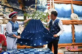 两代白族扎染传承人的“赋新”之路图片