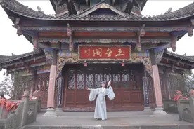 车展读城 | 青城山间试驾劳斯莱斯第八代幻影视频封面