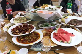 2020光盘行动丨饭店经理：八成宴席会剩菜 半数客人主动要打包图片