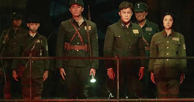 独家 |《八佰》点映票房狂破2亿，幕后十年全揭秘