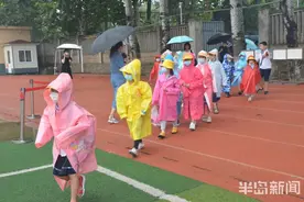 即墨区新生入学趣事：一年级新生“迷路”26对双胞胎同时入学图片