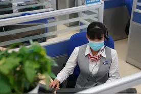 百万次通话的12345话务员：做电话线上的“逆行者”图片