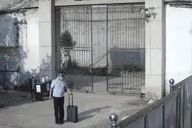 这个深情的敬礼，请收下图片