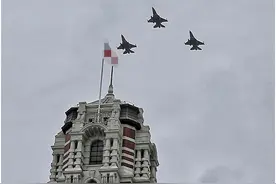 台北上空一早战机呼啸而过，又有人惊呼“真打起来了？”图片