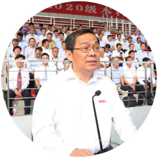 大学礼物·师者良言：愿每一位学子追求优秀“乘风破浪”