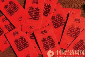 国庆结婚有多火？化妆师7天赚12万，职场人随份子花大半月工资图片