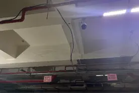 地库频失窃仍无监控，电动车失窃被私家车主加装的摄像头拍下，车主：我以前被砸过车图片