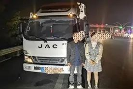 心疼女友？无驾照男友代驾上高速…11小时内，云南交警连查两起图片