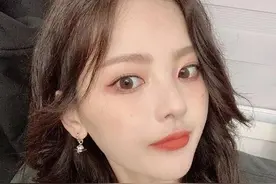 看了杨超越、Jennie们的非主流挑染 我居然有点心动图片