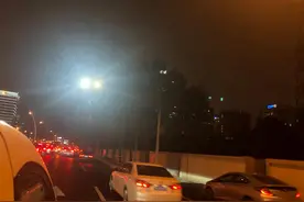 7年了，漕宝路段的监控补光灯咋还是这么“亮瞎眼”？沪代表呼吁调整灯亮度图片