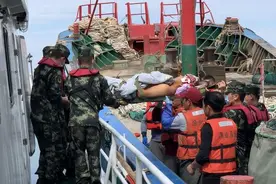 台州渔民出海捕鱼遇险，在大风大浪的海面上血流如注图片