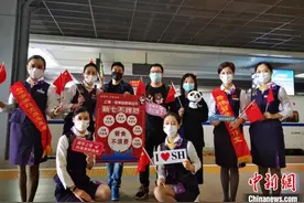 上海三大铁路站严把防疫关口图片