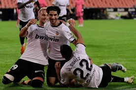 索莱尔点球戴帽后防三加一大礼包，瓦伦西亚4-1逆转皇马图片