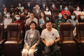 《石头开花》李少红、赵毅做客广州看片会 白客演技获点赞图片