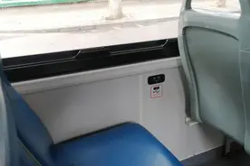 体验｜容易莫摧残！郑州公交可边坐边充电，但部分插口遭人为损坏图片