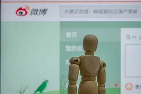 花钱才能让粉丝看到？老狼怒怼微博“穷疯了吧”图片