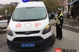 抓到了！常年跑在镇江的“黑救护车”曾屡次“拉着警报闯红灯”，跟镇江120急救没有任何关系图片