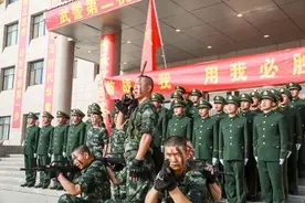 新战士的强军战歌歌咏会，军人范十足图片