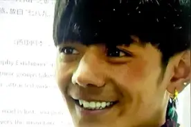 丁真用挣到的第一笔收入给父母买了洗衣机和电瓶车视频封面