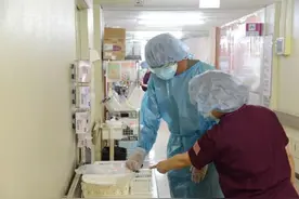 日本医护人员辞职潮：工作忙待遇差 还遭到歧视图片