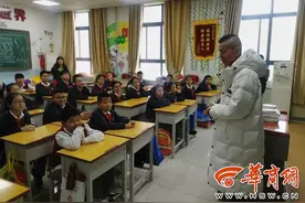 秦俑馆里的“段子手”导游冰蛋光鲜背后是汗水图片
