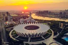 “莲花”开在城中央视频封面
