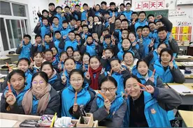 安徽95后中学老师为学生考前减压，没想到这个PPT让她火了图片