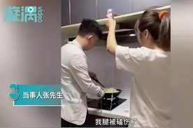 东北小伙挂吊瓶给老婆炒土豆丝，网友很好奇：不会回血吗？图片